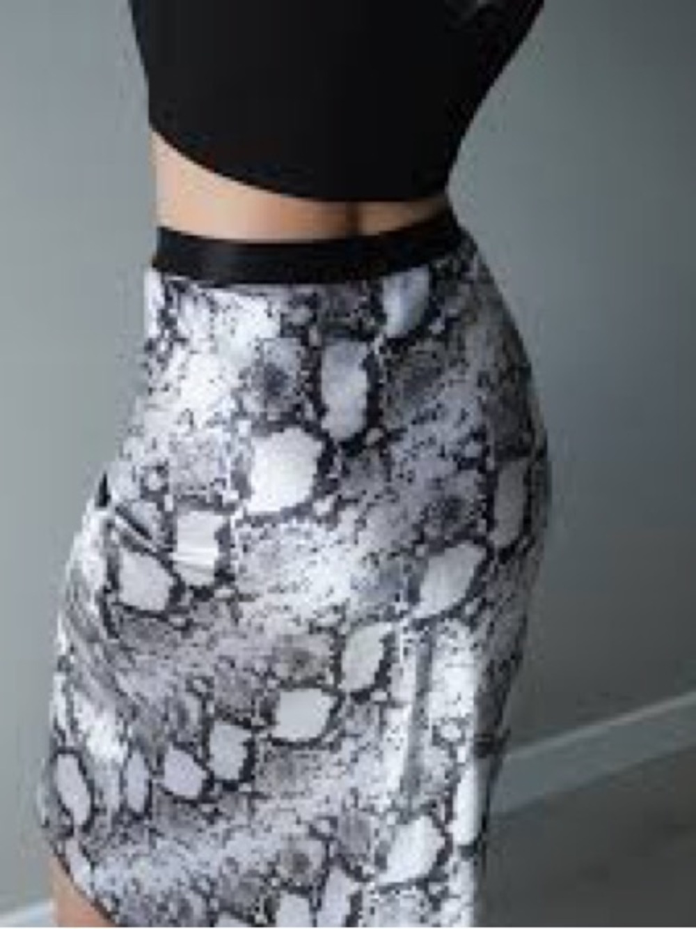 PINK Victoria's Secret Black & White Snake-Print Pencil Skirt